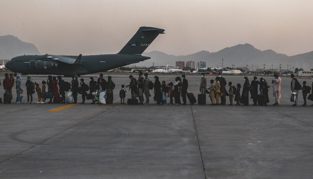 EVAKUERING: Mange tusen mennesker har de siste dagene evakuert gjennom Hamid Karzai-flyplassen i Kabul.
