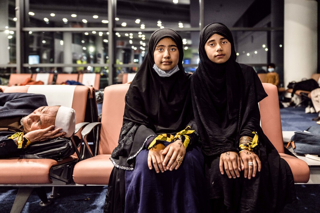 EVAKUERT: Zakera Isakhel (til høyre) og lillesøsteren Safia. Torsdag kveld ble de evakuert fra Kabul. EVAKUERT: Zakera Isakhel (til høyre) og lillesøsteren Safia. Torsdag kveld ble de evakuert fra Kabul.