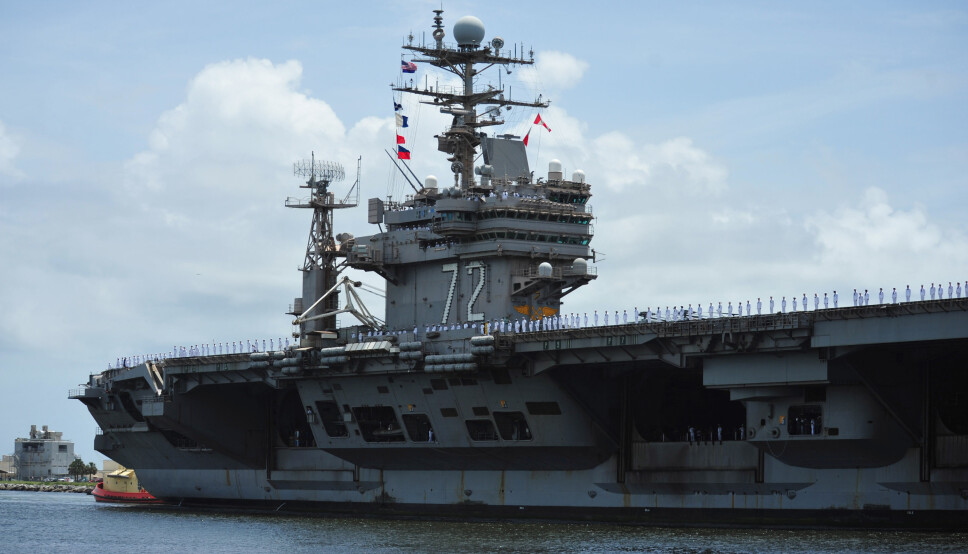 USS ABRAHAM LINCOLN: Hangarskipet er 332,8 meter langt og har et mannskap på over 5 000 personer.