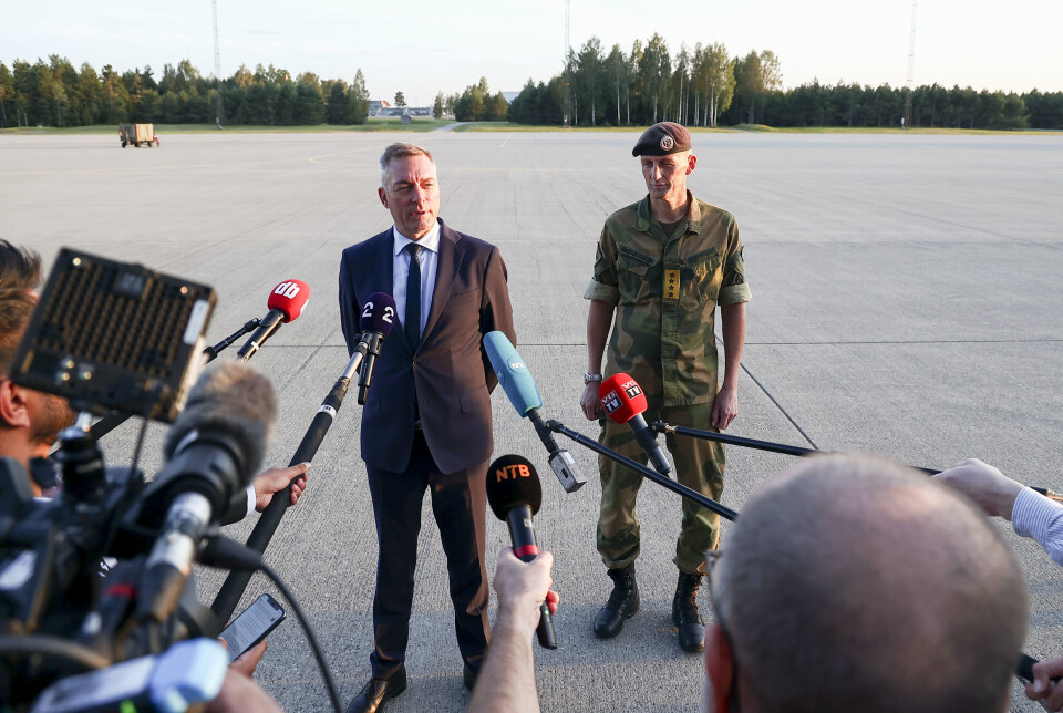 Forsvarsminister Frank Bakke-Jensen og forsvarssjef Eirik Kristoffersen møtte pressen etter at de siste norske Afghanistan-soldatene hadde landet på Gardermoen.