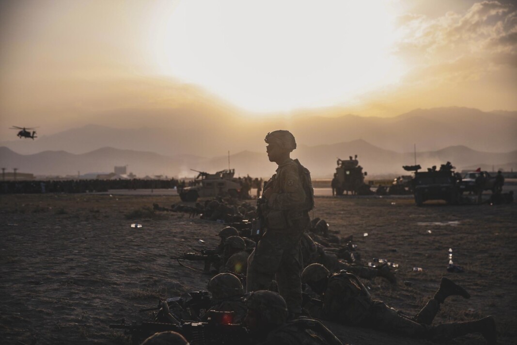 KABUL: Amerikanske soldater på flyplassen i Kabul 16. august, dagen etter at Taliban inntok byen. KABUL: Amerikanske soldater på flyplassen i Kabul 16. august, dagen etter at Taliban inntok byen.