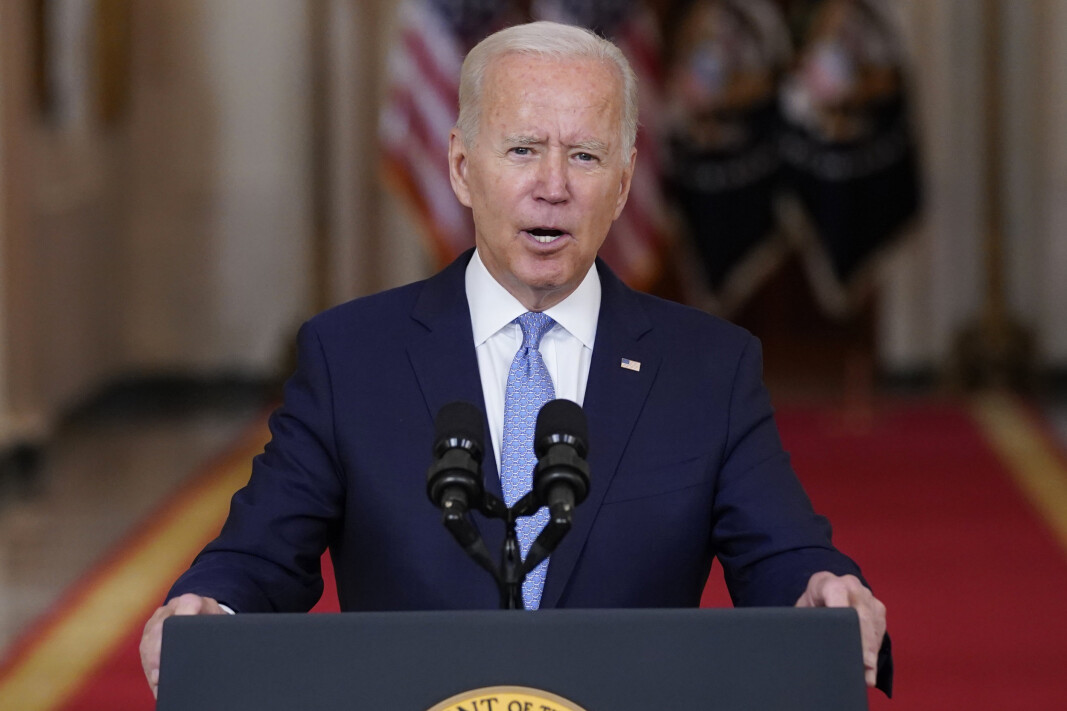 ENORME SUMMER: At Afghanistan-krigen kan ha kostet USA flere tusen milliarder dollar, ble påpekt av president Joe Biden da han talte om krigen tirsdag. – Hvilke muligheter har vi mistet som en konsekvens av dette, spurte presidenten. Han viste blant annet til beregningene av krigens kostnader som er gjort av eksperter ved Brown University. ENORME SUMMER: At Afghanistan-krigen kan ha kostet USA flere tusen milliarder dollar, ble påpekt av president Joe Biden da han talte om krigen tirsdag. – Hvilke muligheter har vi mistet som en konsekvens av dette, spurte presidenten. Han viste blant annet til beregningene av krigens kostnader som er gjort av eksperter ved Brown University.