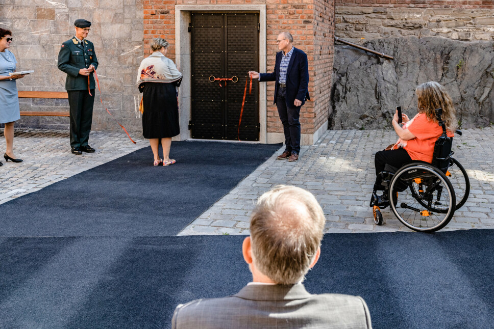 ÅPNER: Statssekretær Tone Skogen åpner heisen på Akershus slott som skal gjøre det historiske bygget tilgjengelig for alle.