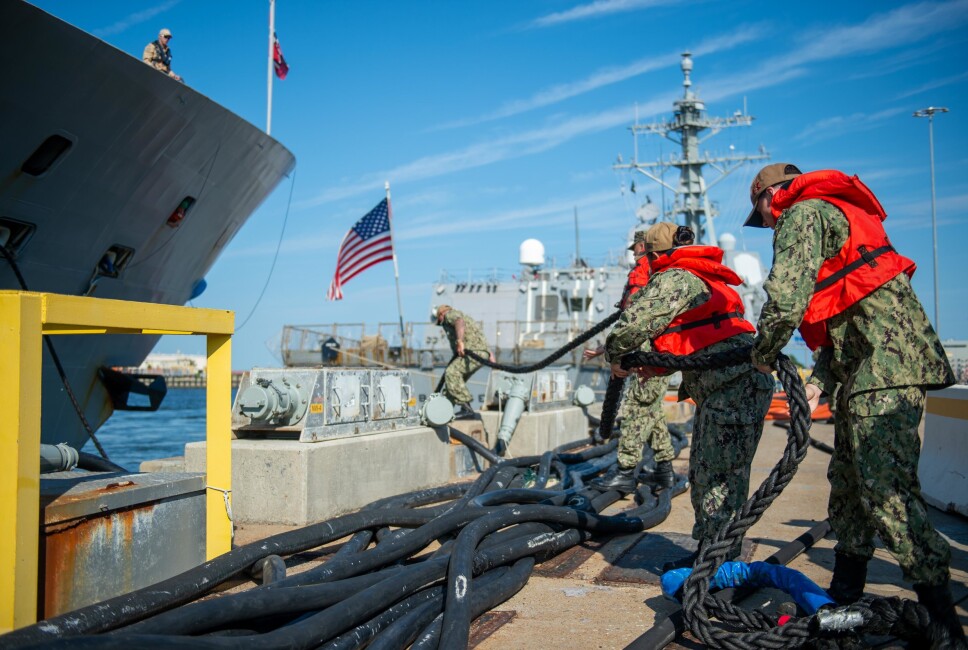 FREMME: KNM Fridtjof Nansen fortøyer på Naval Station Norfolk. FREGATTEN fregatten skal være en del av Cooperative Deployment Program sammen med hangarskipsstyrken Carrier Strike Group CSG-8.