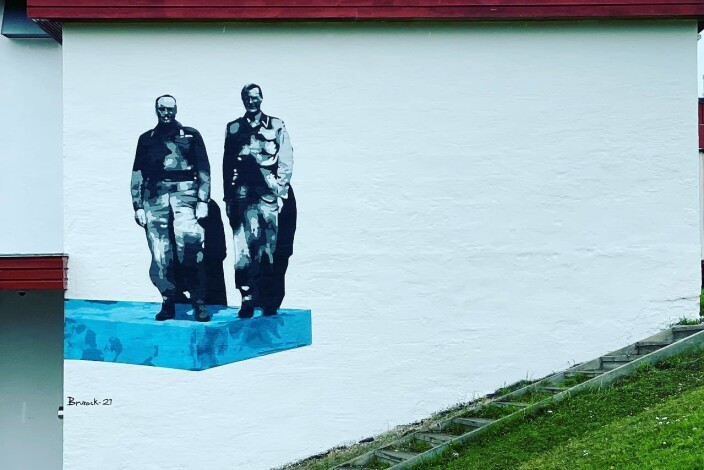 BRUROCK: Motivet av daværende kronprins Olav og A. D. Dahl, fra juli 1945. BRUROCK: Motivet av daværende kronprins Olav og A. D. Dahl, fra juli 1945.