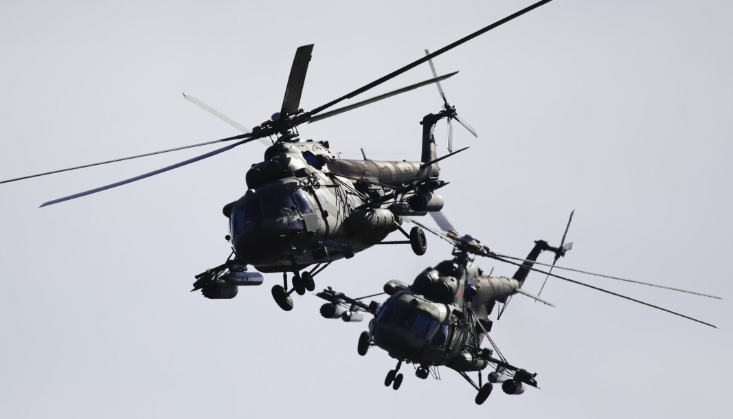 ZAPAD: To militærhelikoptre under øvelse Zapad i 2017. Rundt 200.000 soldater deltar i årets øvelse. ZAPAD: To militærhelikoptre under øvelse Zapad i 2017. Rundt 200.000 soldater deltar i årets øvelse.