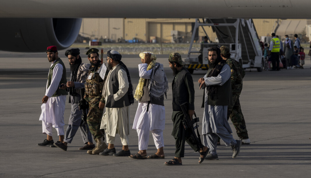 KABUL: Taliban har full kontroll på Hamid Karzai internasjonale lufthavn. Nå roses de av Det hvite hus. KABUL: Taliban har full kontroll på Hamid Karzai internasjonale lufthavn. Nå roses de av Det hvite hus.