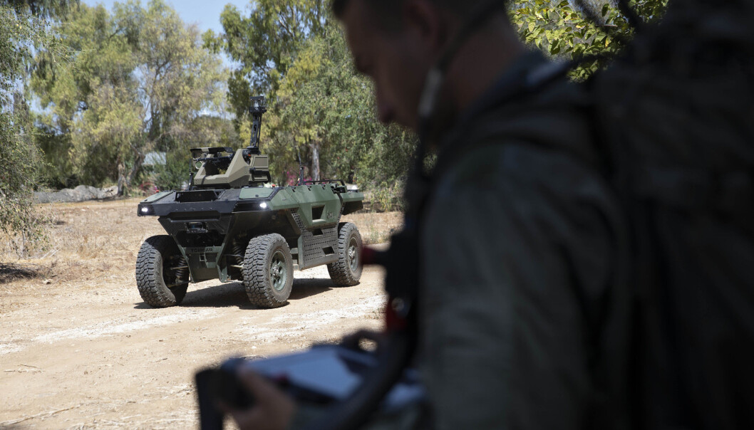 ROBOT: Den fjernstyret forsvarsroboten Rex MkII ble vist fram på en forsvarsmesse i London mandag. Her er den firehjulsdrevne roboten fotografert på området til Israel Aerospace Industries utenfor byen Lod tidligere i måneden. ROBOT: Den fjernstyret forsvarsroboten Rex MkII ble vist fram på en forsvarsmesse i London mandag. Her er den firehjulsdrevne roboten fotografert på området til Israel Aerospace Industries utenfor byen Lod tidligere i måneden.