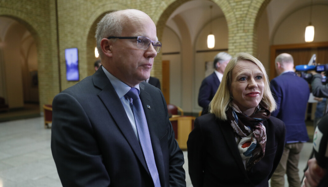 AKERSHUS: Høyres Hårek Elvenes mister plassen sin på Stortinget. Her sammen med Arbeiderpartiets Anniken Huitfeldt (t.h.). AKERSHUS: Høyres Hårek Elvenes mister plassen sin på Stortinget. Her sammen med Arbeiderpartiets Anniken Huitfeldt (t.h.).