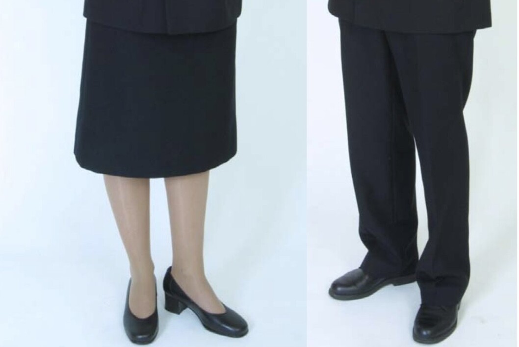 OMDISKUTERT: Slik skal M3 se ut, ifølge en eldre utgave av uniformsbestemmelsene. Nå stilles det spørsmål om både skjørt, beige strømpebukser og hælhøyde. OMDISKUTERT: Slik skal M3 se ut, ifølge en eldre utgave av uniformsbestemmelsene. Nå stilles det spørsmål om både skjørt, beige strømpebukser og hælhøyde.
