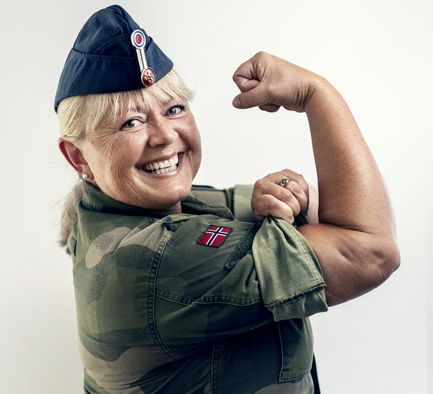 SOLNA 2021-08-24.
Överstelöjtnant Lena Kvarving, jobbar med jämställdhets- och könsfrågor på Nordic Centre for Gender in Military Operations (NCGM) i Kungsängen, Stockholm. Lena fotograferad i sin nya lägenhet i Solna den 24 augusti 2021.
Foto: Pontus Orre. Kod: 85527. SOLNA 2021-08-24.
Överstelöjtnant Lena Kvarving, jobbar med jämställdhets- och könsfrågor på Nordic Centre for Gender in Military Operations (NCGM) i Kungsängen, Stockholm. Lena fotograferad i sin nya lägenhet i Solna den 24 augusti 2021.
Foto: Pontus Orre. Kod: 85527.