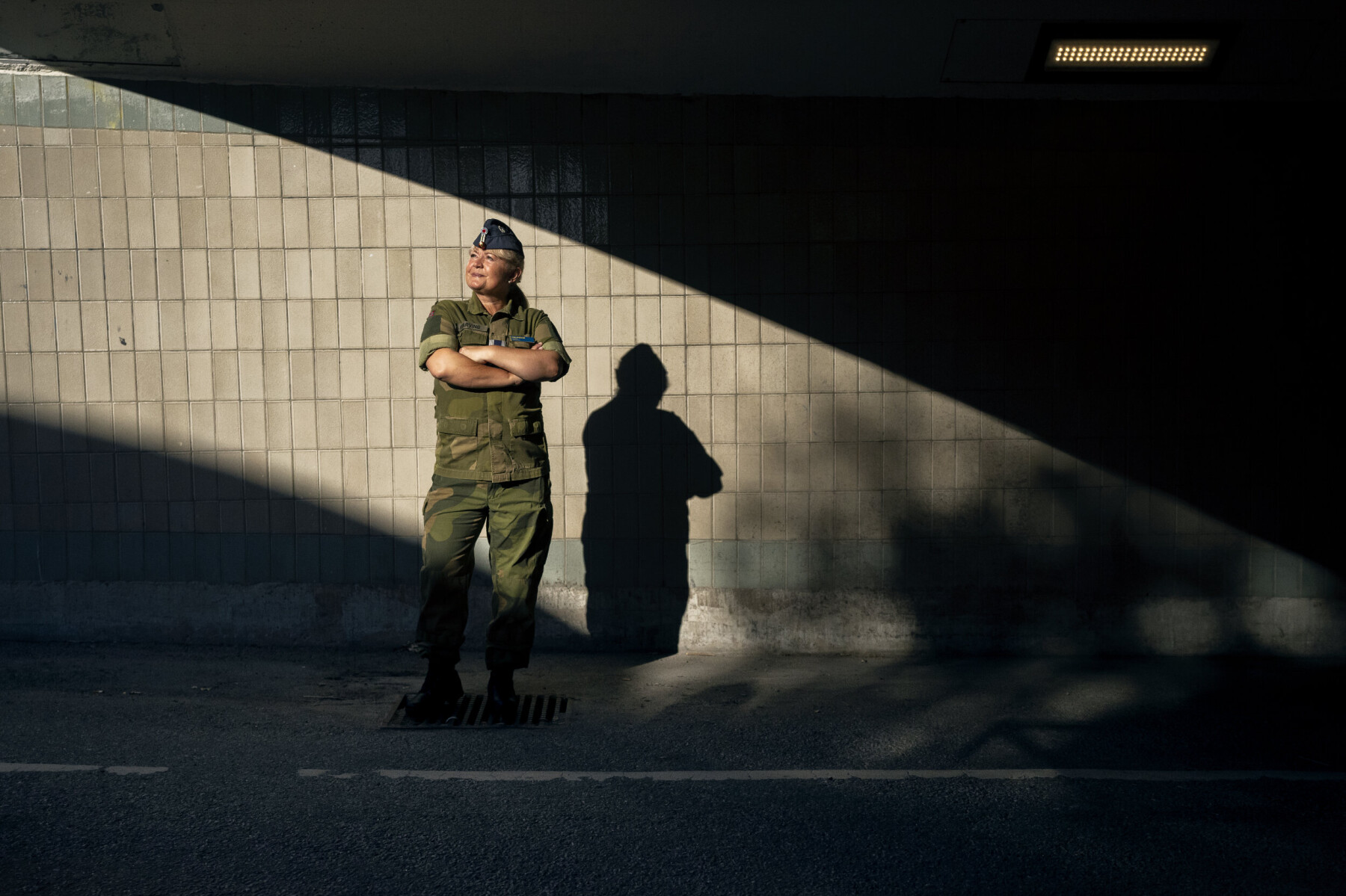 SOLNA 2021-08-24.
Överstelöjtnant Lena Kvarving, jobbar med jämställdhets- och könsfrågor på Nordic Centre for Gender in Military Operations (NCGM) i Kungsängen, Stockholm. Lena fotograferad i sin nya lägenhet i Solna den 24 augusti 2021.
Foto: Pontus Orre. Kod: 85527. SOLNA 2021-08-24.
Överstelöjtnant Lena Kvarving, jobbar med jämställdhets- och könsfrågor på Nordic Centre for Gender in Military Operations (NCGM) i Kungsängen, Stockholm. Lena fotograferad i sin nya lägenhet i Solna den 24 augusti 2021.
Foto: Pontus Orre. Kod: 85527.