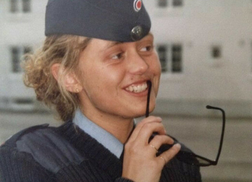 <span class=" font-weight-bold" data-lab-font_weight_desktop="font-weight-bold">MED BRILLER I HÅNDA: </span>Elev i Stavern i 1990. – Den gang var vi 50/50 kvinner og menn i klassen, men jeg er den eneste av kvinnene som er her fortsatt, sier hun. <span class=" font-weight-bold" data-lab-font_weight_desktop="font-weight-bold">MED BRILLER I HÅNDA: </span>Elev i Stavern i 1990. – Den gang var vi 50/50 kvinner og menn i klassen, men jeg er den eneste av kvinnene som er her fortsatt, sier hun.