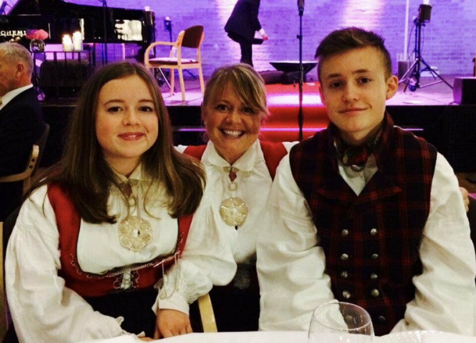 I BUNADER: På bryllupsfest sammen med datteren Juni og sønnen Hermann.