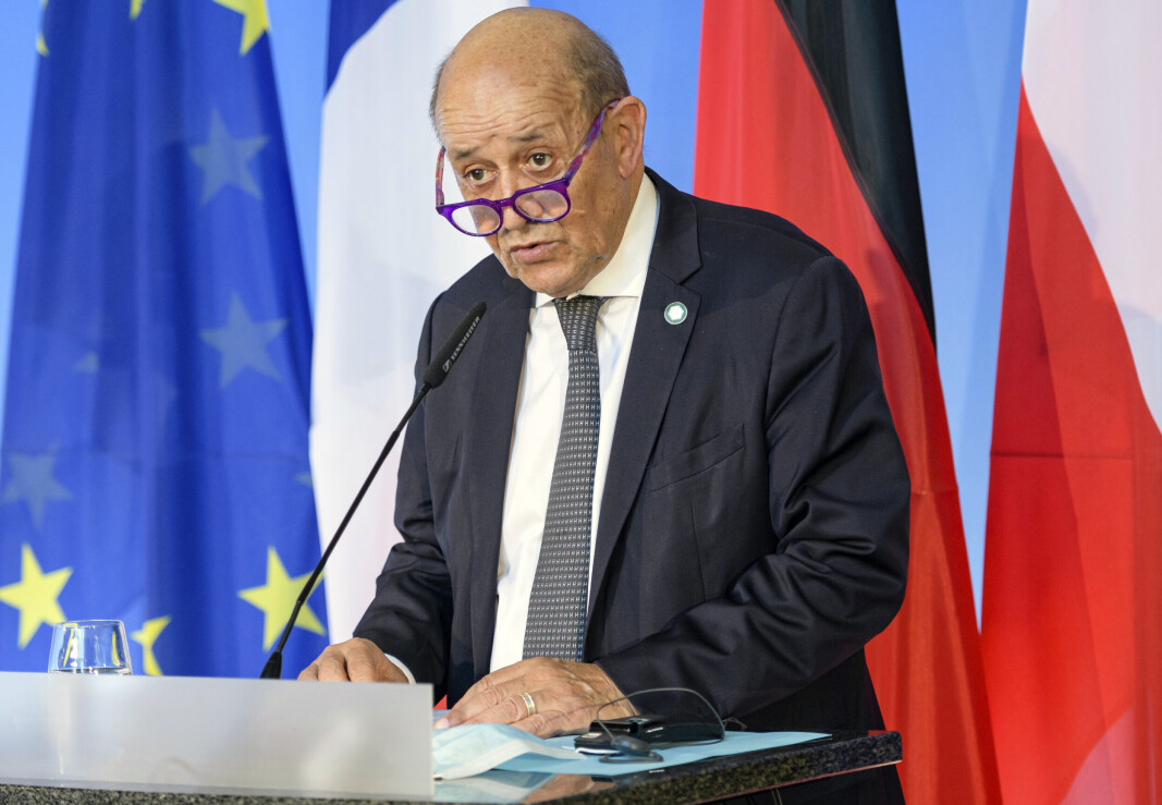 UBÅTSAKEN: Frankrikes utenriksminister Jean-Yves Le Drian kaller hjem landets ambassadører til Australia og USA i kjølvannet av ubåtsaken UBÅTSAKEN: Frankrikes utenriksminister Jean-Yves Le Drian kaller hjem landets ambassadører til Australia og USA i kjølvannet av ubåtsaken