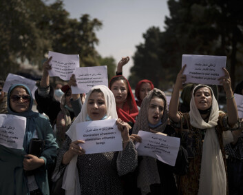 Afghanske kvinner reagerer sterkt på Talibans restriksjoner