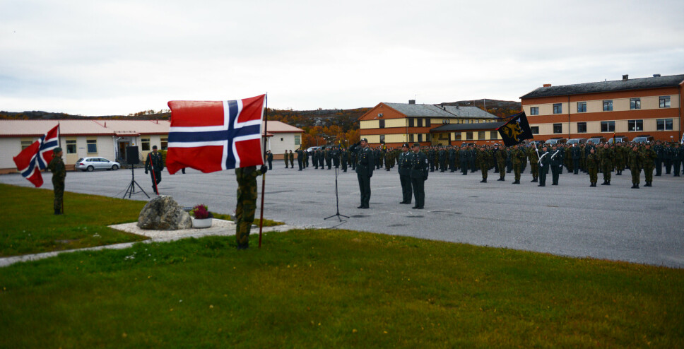 HUNDRE ÅR: Garnisonen i Sør-Varanger (GSV) står oppstilt i forbindelse med markeringen av GSV 100 år.