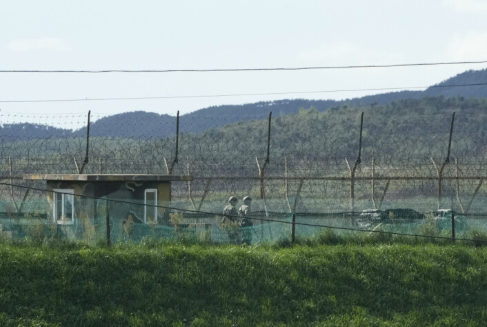 PÅ GRENSA: Sørkoreanske soldater patruljerer grensa mot Nord-Korea. Nesten samtidig som meldingene om prosjektilet kom, sa Nord-Korea i FN at landet har rett til å teste våpen. PÅ GRENSA: Sørkoreanske soldater patruljerer grensa mot Nord-Korea. Nesten samtidig som meldingene om prosjektilet kom, sa Nord-Korea i FN at landet har rett til å teste våpen.