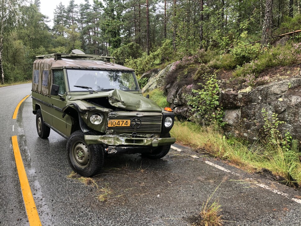 AV VEIEN: En Mercedes Geländewagen kjørte av veien i Vennesla 9. august.