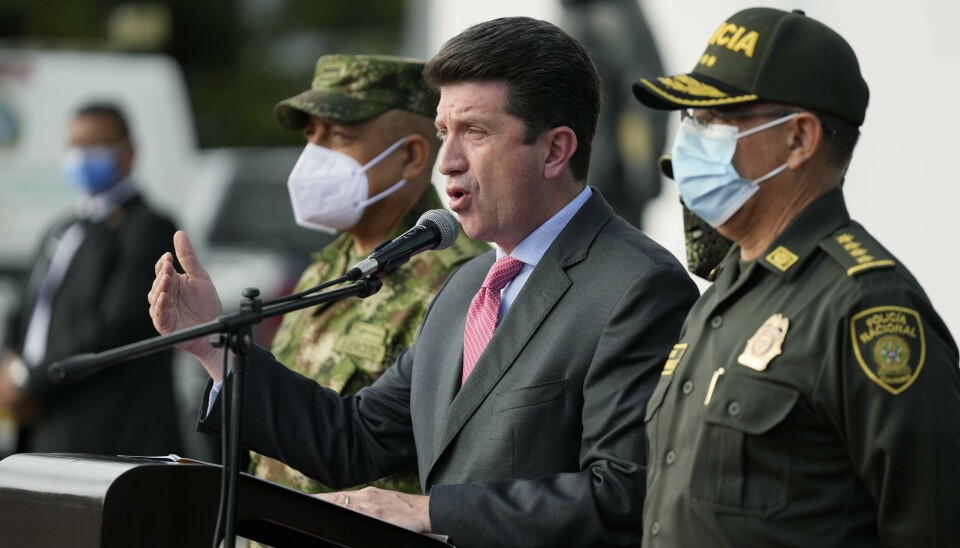 INFORMERTE: Colombias forsvarsminister Diego Molano sa tirsdag at åtte geriljaopprørere ble drept i bombeangrepet tidligere i september. Her var Molano på en annen pressekonferanse i juli.