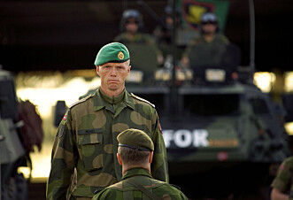 FORSVARSKARRIERE: Robert Mood under kontingentskifte i Kosovo i år 2000. FORSVARSKARRIERE: Robert Mood under kontingentskifte i Kosovo i år 2000.