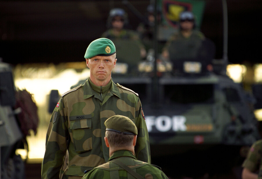 FORSVARSKARRIERE: Robert Mood under kontingentskifte i Kosovo i år 2000.