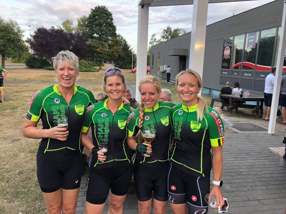 SHAPE: Samhold med norske kvinnelige kollegaer i PE-tjeneste (Peacetime Establishment) på arrangement i regi av SHAPE International Cycling Club i Belgia. Nina Grimeland til høyre.