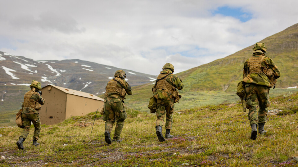 NORD: Nordiske land samarbeider tettere om forsvar. Her trener HV-17 på skarp stillingsbesittelse.