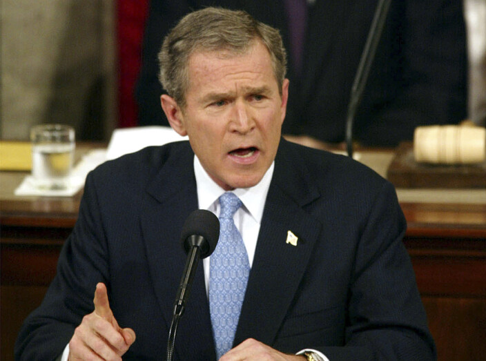 BUSH: Daværende president George W. Bush slo hardt ned på terrorismen. Hans sitat «either you are with us, or you are with the terrorists» ble ikonisk.
