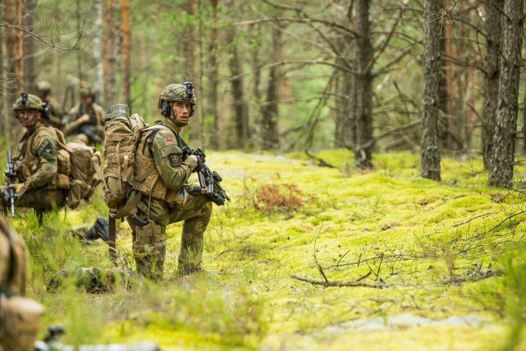 BØR ØKE: Uansett hvordan man vrir og vender på det, er det ingen tvil om at Norge bør øke ressursbruken i forhold til hva som har vært tilfelle de siste årene, skriver innleggsforfatteren. Bildet viser soldater og befal fra Telemark bataljon under en øvelse i Lituaen. BØR ØKE: Uansett hvordan man vrir og vender på det, er det ingen tvil om at Norge bør øke ressursbruken i forhold til hva som har vært tilfelle de siste årene, skriver innleggsforfatteren. Bildet viser soldater og befal fra Telemark bataljon under en øvelse i Lituaen.