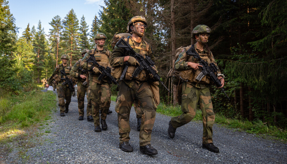 UTFORDRING: I langtidsplanen for Forsvaret beskrives utfordringene med å holde på ungt personell.