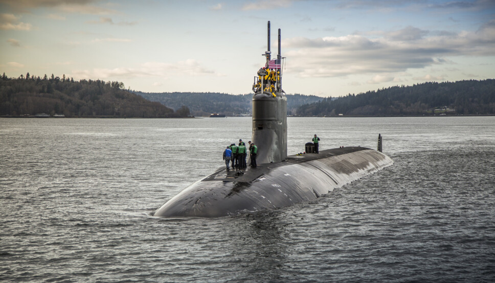 SKADET: Atomubåten USS Connecticut ble 2. oktober skadet i en kollisjon under vann. Den er nå framme ved den amerikanske marinebasen i Guam. Her er fartøyet ved marineverftet Puget Sound i delstaten Washington i 2016