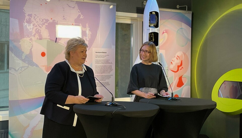 KLARSIGNAL: Statsminister Erna Solberg og næringsminister Iselin Nybø under pressekonferansen 8. oktober 2021. Andøya Space har fått klarsignal for å etablere oppskytningsbase for små satellitter.