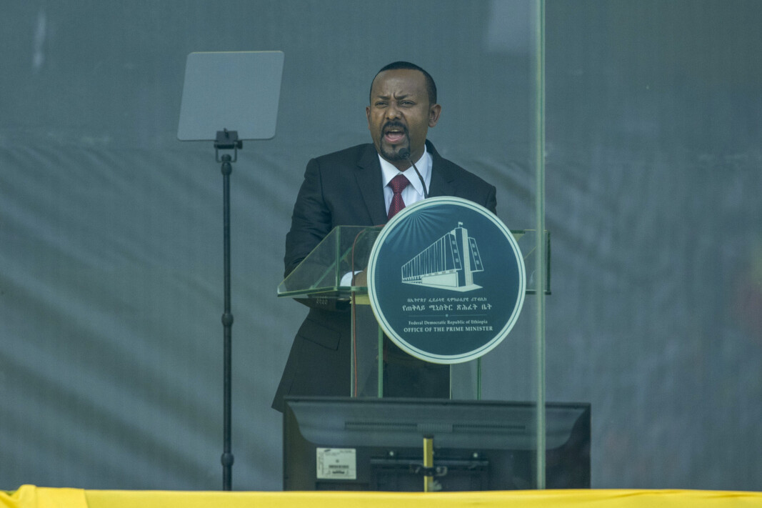 STATSMINISTER: Etiopias statsminister Abiy Ahmed taler bak skuddsikkert glass under innsettelsesseremonien i Addis Abeba 4. oktober. Samtidig gikk spekulasjonene høyt om at en ny militæroffensiv i Tigray var i gjære. Den er nå et faktum, ifølge styrkene som kontrollerer Tigray. STATSMINISTER: Etiopias statsminister Abiy Ahmed taler bak skuddsikkert glass under innsettelsesseremonien i Addis Abeba 4. oktober. Samtidig gikk spekulasjonene høyt om at en ny militæroffensiv i Tigray var i gjære. Den er nå et faktum, ifølge styrkene som kontrollerer Tigray.