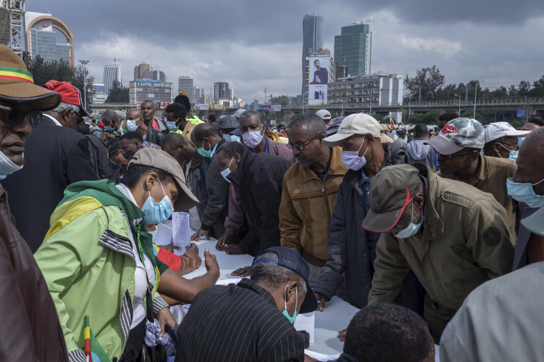 EKSSOLDATER: Tidligere etiopiske soldater registrerer seg for å slutte seg til Etiopias nasjonale forsvarsstyrke ENDF i Addis Abeba 15. august. Nå er regjeringsstyrkene i gang med en storoffensiv nord i landet, ifølge Tigray-styrkene. EKSSOLDATER: Tidligere etiopiske soldater registrerer seg for å slutte seg til Etiopias nasjonale forsvarsstyrke ENDF i Addis Abeba 15. august. Nå er regjeringsstyrkene i gang med en storoffensiv nord i landet, ifølge Tigray-styrkene.