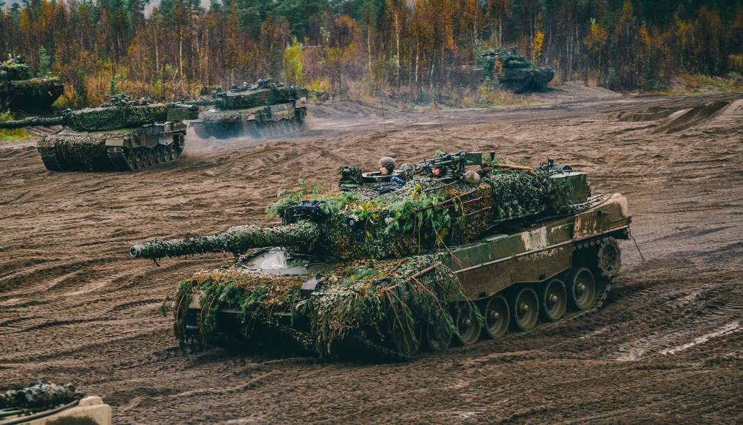FASES UT: Leopard 2A4NO stridsvogner på øvelse i Indre Troms. Neste år undertegnes kontrakt med ny leverandør. FASES UT: Leopard 2A4NO stridsvogner på øvelse i Indre Troms. Neste år undertegnes kontrakt med ny leverandør.