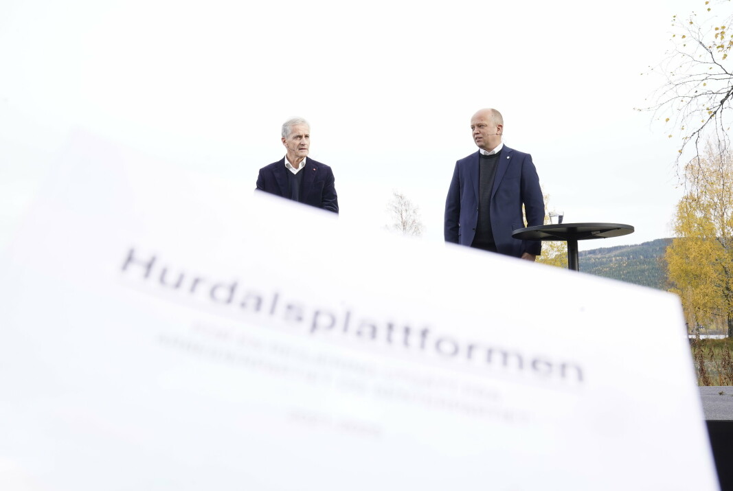 DANNER NY REGJERING: Partilederne Jonas Gahr Støre og Trygve Slagsvold Vedum legger fram sin regjeringsplattform på Hurdal.