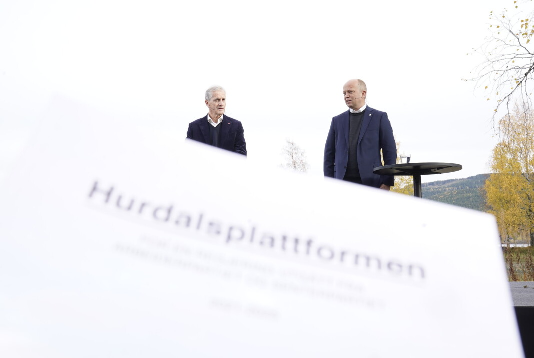 DANNER NY REGJERING: Partilederne Jonas Gahr Støre og Trygve Slagsvold Vedum legger fram sin regjeringsplattform på Hurdal. DANNER NY REGJERING: Partilederne Jonas Gahr Støre og Trygve Slagsvold Vedum legger fram sin regjeringsplattform på Hurdal.