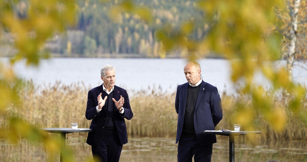 HURDALSPLATTFORMEN: Jonas Gahr Støre og Trygve Slagsvold Vedum presenterte Hurdalsplattformen som legger grunnlaget for den nye regjeringens politikk. HURDALSPLATTFORMEN: Jonas Gahr Støre og Trygve Slagsvold Vedum presenterte Hurdalsplattformen som legger grunnlaget for den nye regjeringens politikk.