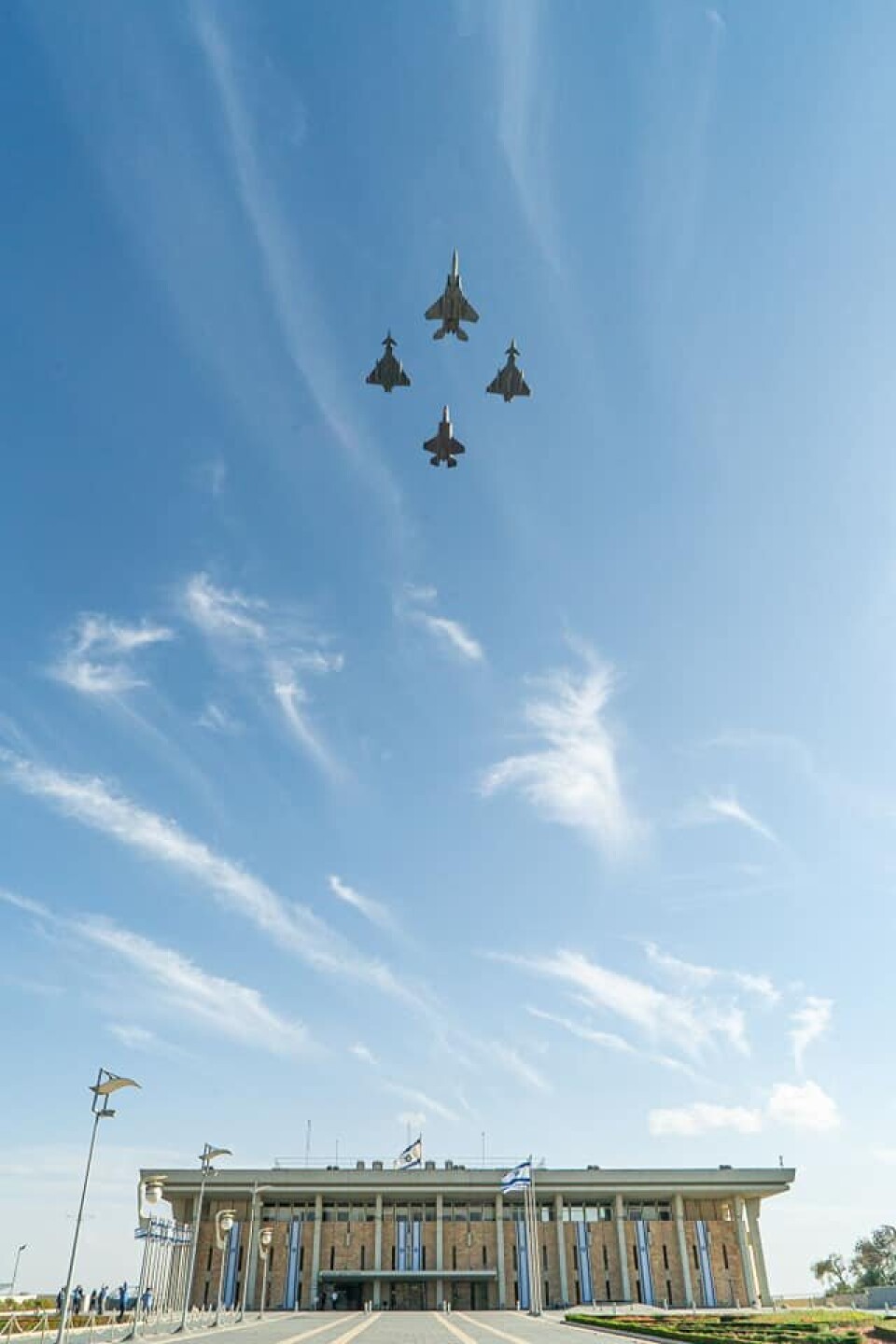 KNESSET: Israelske og tyske jagerfly over Knesset i Jerusalem.