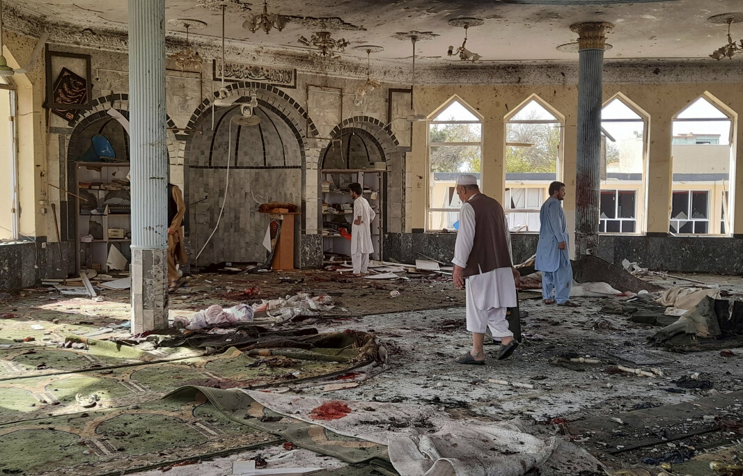 TERROR: Innsiden av moskeen som ble bombet av IS-K i Kunduz-provinsen, nord i Afghanistan, 8. oktober.