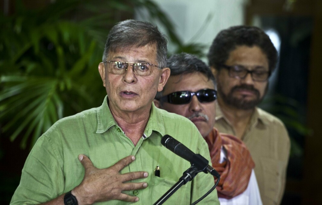 LEDER: Rodrigo Granda taler på en pressekonferanse etter fredssamtaler med den Colombiske regjeringen i 2010.
