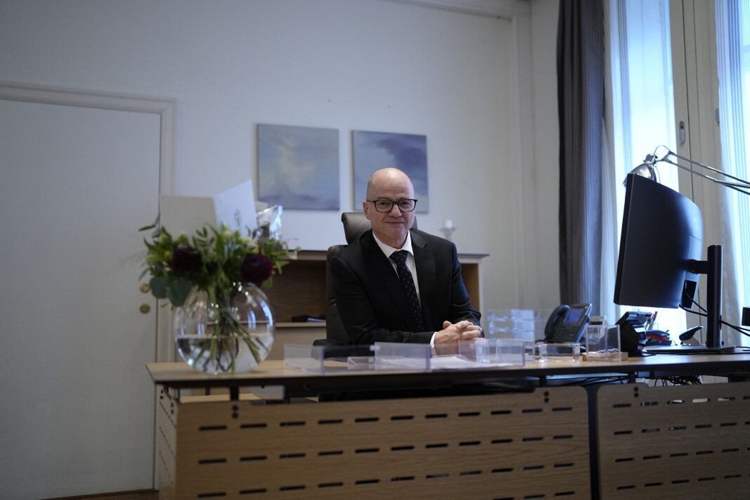 TIL BRUSSEL: Forsvarsminister Odd Roger Enoksen (Sp) får æren av å gjennomføre den nye Ap-Sp-regjeringens første utenlandsreise når han deltar på Natos forsvarsministermøte i Brussel torsdag og fredag. TIL BRUSSEL: Forsvarsminister Odd Roger Enoksen (Sp) får æren av å gjennomføre den nye Ap-Sp-regjeringens første utenlandsreise når han deltar på Natos forsvarsministermøte i Brussel torsdag og fredag.