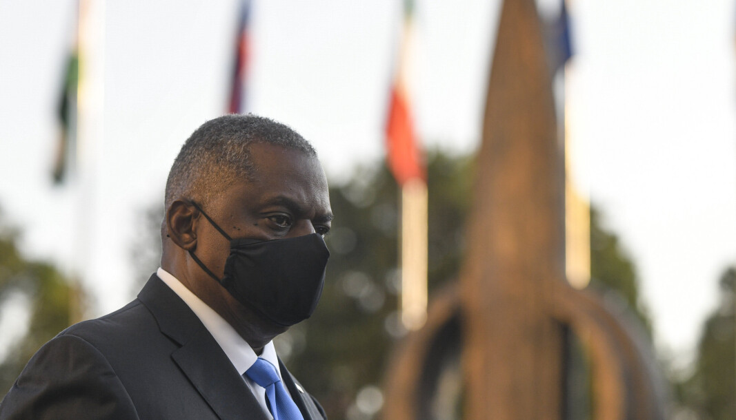 VELKOMMEN: USAs forsvarsminister Lloyd Austin under velkomstseremonien i București, Romania, onsdag. VELKOMMEN: USAs forsvarsminister Lloyd Austin under velkomstseremonien i București, Romania, onsdag.
