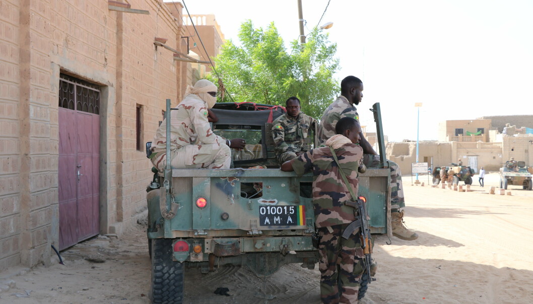 PATRULJE: Maliske styrker patruljerer i Timbuktu.