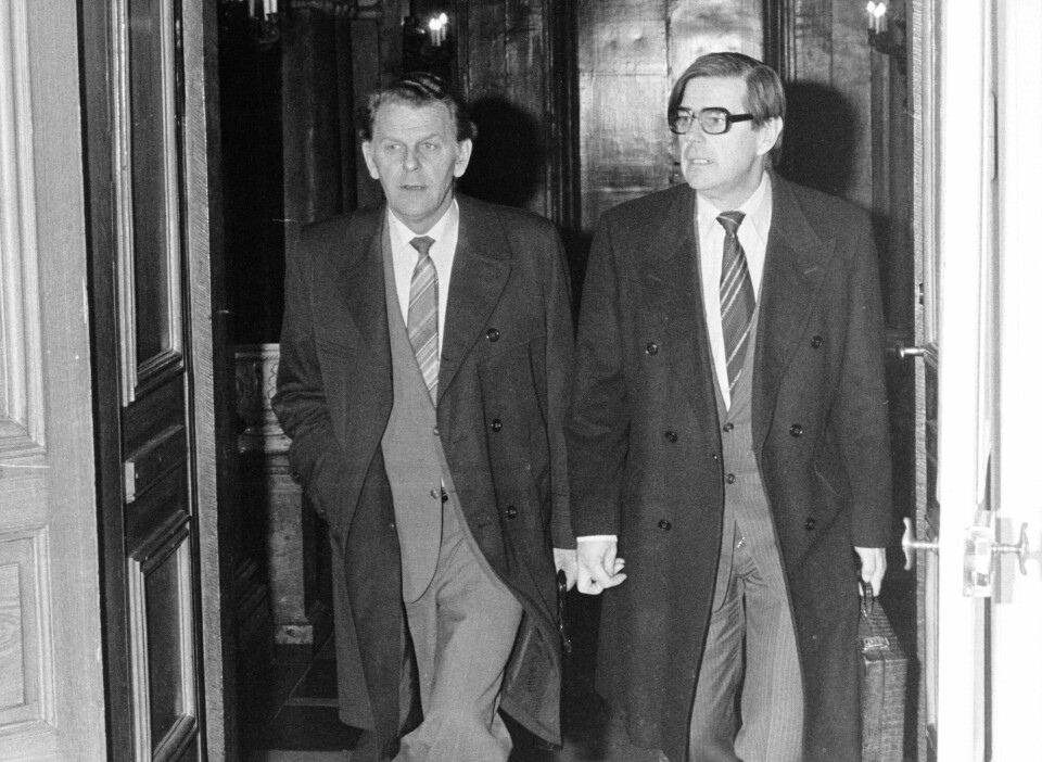 Sveriges statsminister Thorbjörn Fälldin sammen med diplomat Leif Leifland.