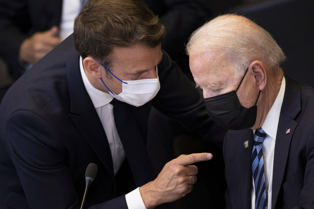 DISKUTERING: USAs president Joe Biden og Frankrikes president Emmanuel Macron under Nato-toppmøtet i sommer.