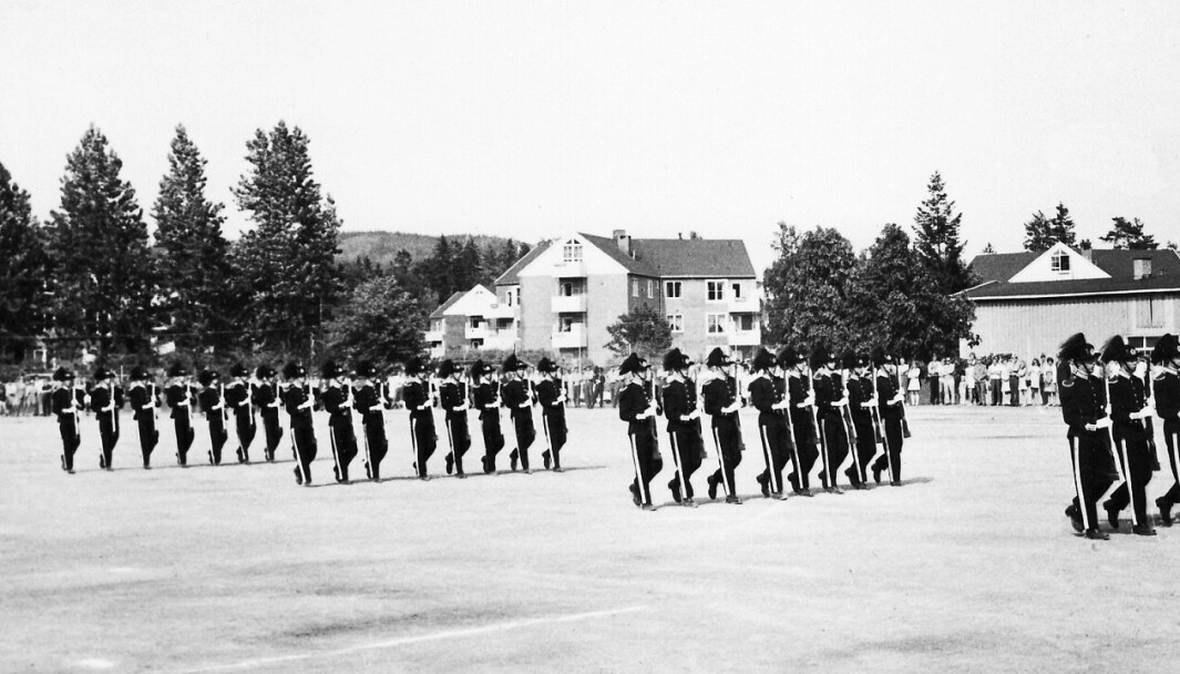 GARDENS DAG: På Gardens dag i 1971 hadde drillgardistene oppvisning på Huseby leir. De har ved flere anledninger møttes for å minnes tiden i tjenesten. GARDENS DAG: På Gardens dag i 1971 hadde drillgardistene oppvisning på Huseby leir. De har ved flere anledninger møttes for å minnes tiden i tjenesten.