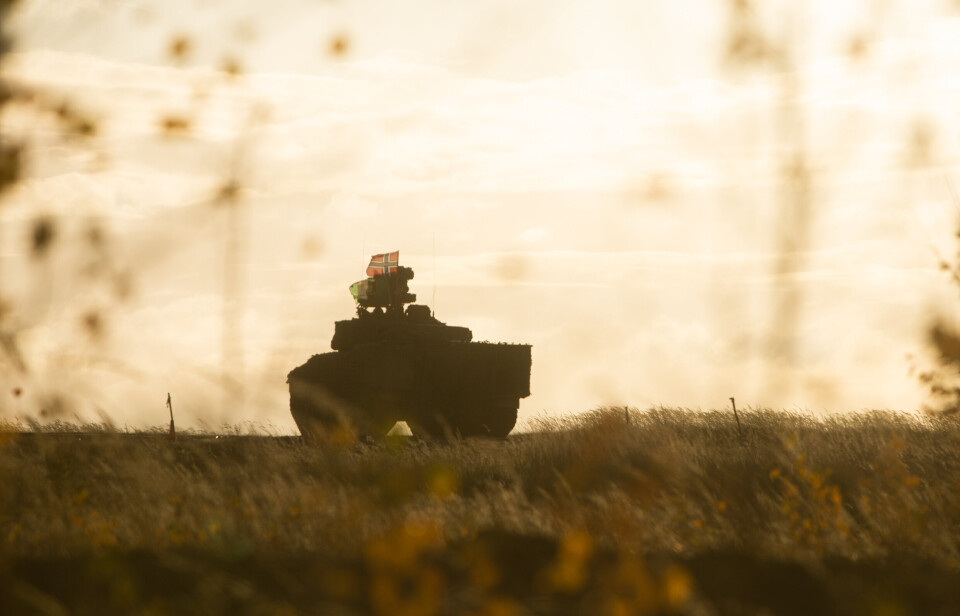 STORMPANSERVOGN: En norsk CV90-stormpanservogn under Iron Spear-konkurransen i Lativa. Norge skjøt seg til topps for andre året på rad.
