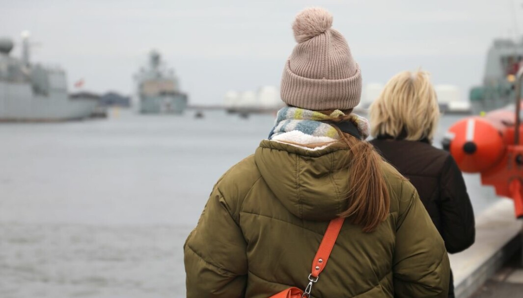 AVSKJED: Familie og venner tok farvel med besetningen søndag. De neste tre månedene skal de vokte Guineabukta for pirater. AVSKJED: Familie og venner tok farvel med besetningen søndag. De neste tre månedene skal de vokte Guineabukta for pirater.